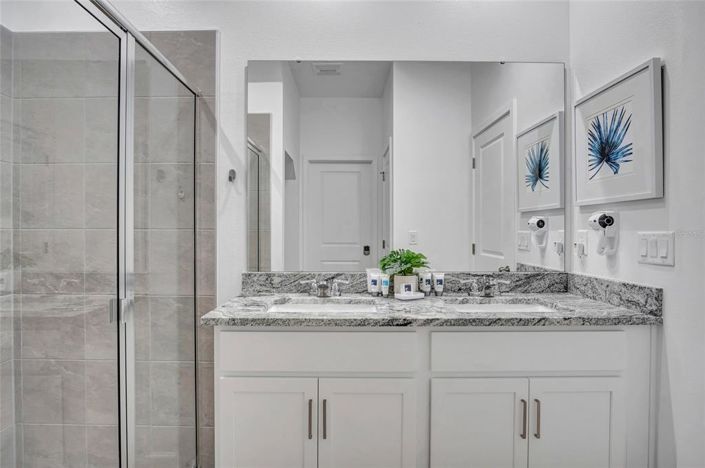 Image No.35-5 Bed Townhouse for sale