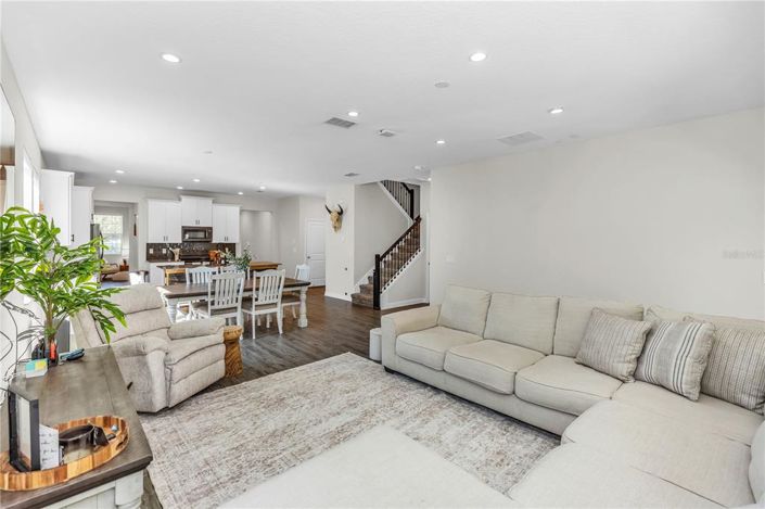 Image No.8-5 Bed Property for sale