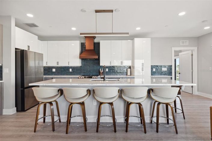 Image No.10-10 Bed Property for sale