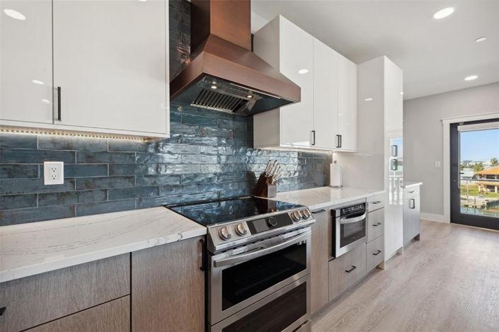 Image No.11-10 Bed Property for sale