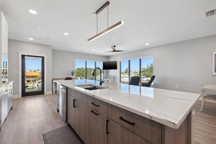 Image No.13-10 Bed Property for sale