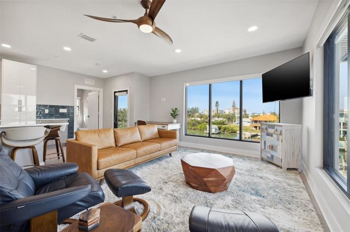 Image No.15-10 Bed Property for sale