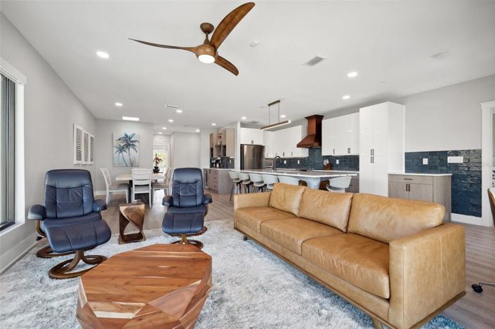 Image No.16-10 Bed Property for sale