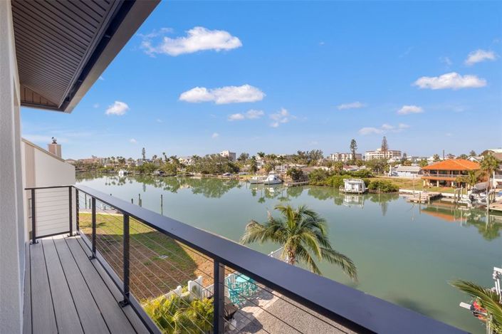 Image No.17-10 Bed Property for sale