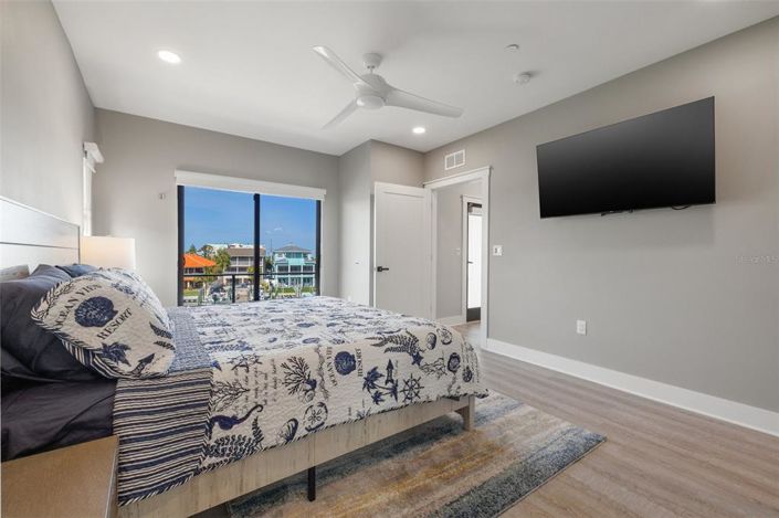 Image No.21-10 Bed Property for sale