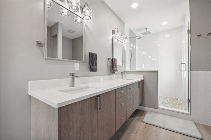 Image No.24-10 Bed Property for sale