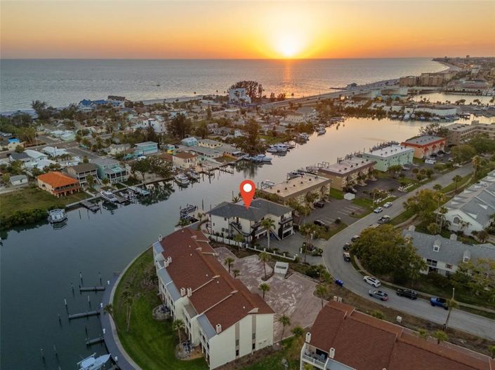 Image No.3-10 Bed Property for sale