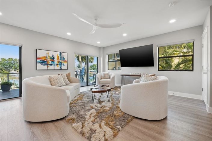 Image No.33-10 Bed Property for sale