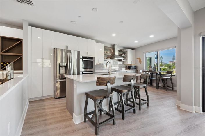 Image No.35-10 Bed Property for sale