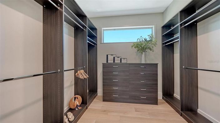 Image No.44-4 Bed Property for sale