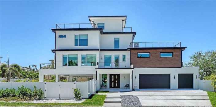 Image No.5-4 Bed Property for sale