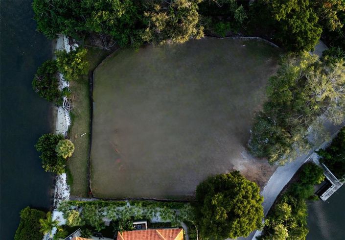 Image No.13-5 Bed Property for sale