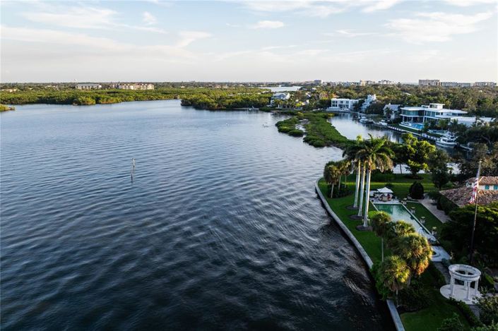 Image No.15-5 Bed Property for sale