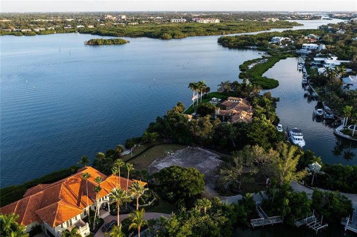 Image No.16-5 Bed Property for sale