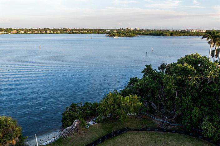 Image No.17-5 Bed Property for sale