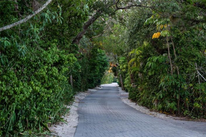 Image No.19-5 Bed Property for sale