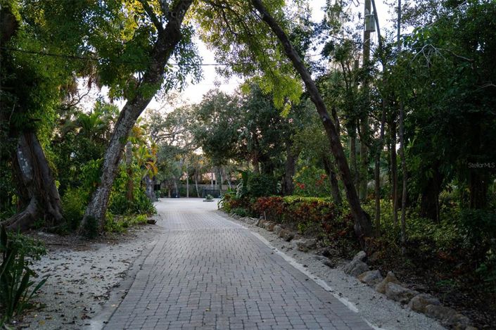 Image No.24-5 Bed Property for sale