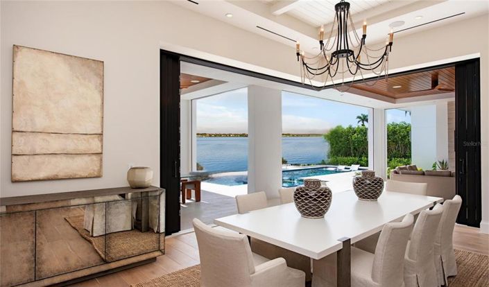 Image No.6-5 Bed Property for sale