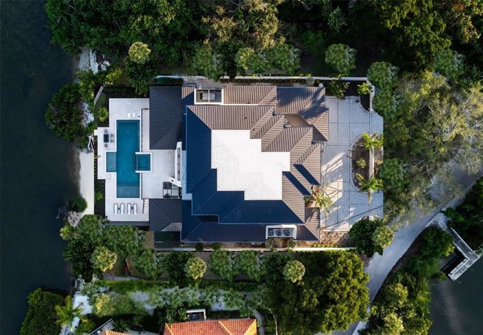 Image No.9-5 Bed Property for sale