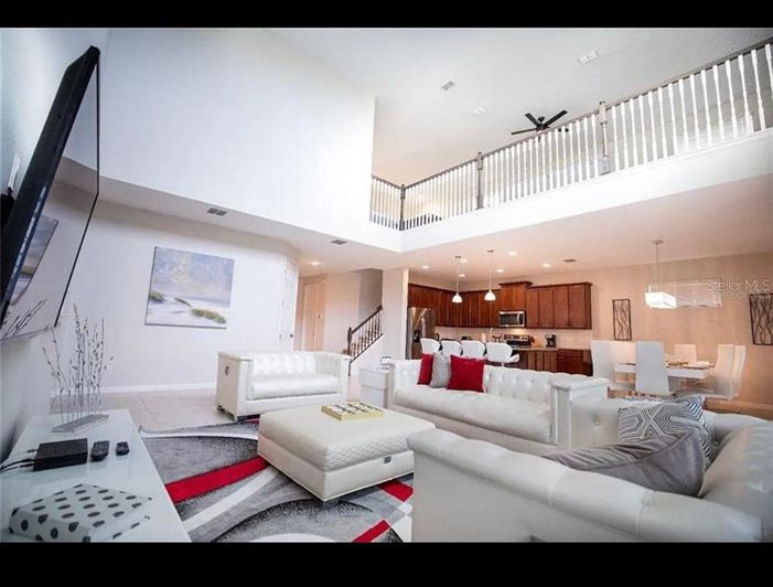 Image No.10-6 Bed Property for sale