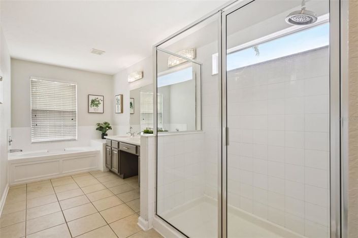 Image No.15-6 Bed Property for sale