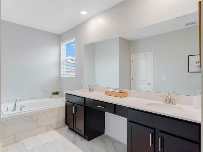 Image No.34-5 Bed Property for sale