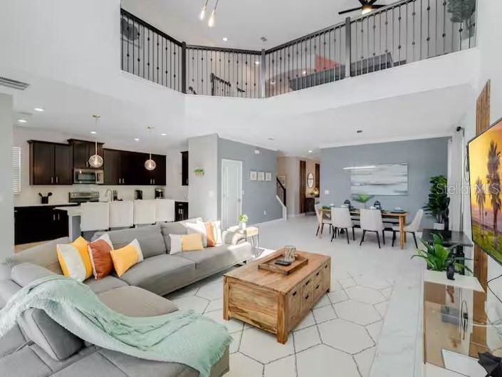 Image No.8-5 Bed Property for sale