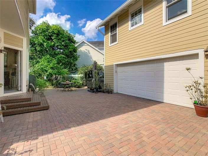 Image No.16-6 Bed Property for sale