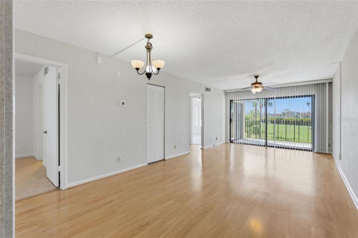 Image No.4-2 Bed Property for sale