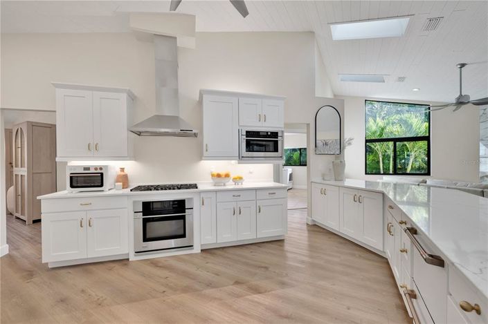 Image No.12-4 Bed Property for sale