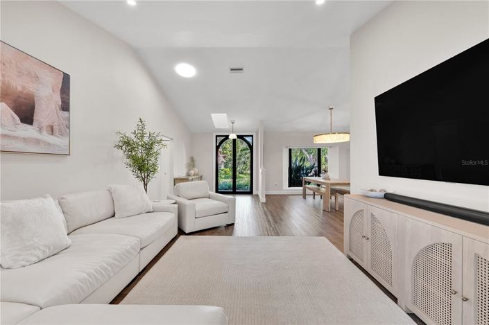 Image No.4-4 Bed Property for sale