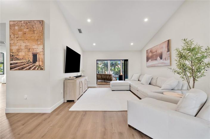 Image No.5-4 Bed Property for sale