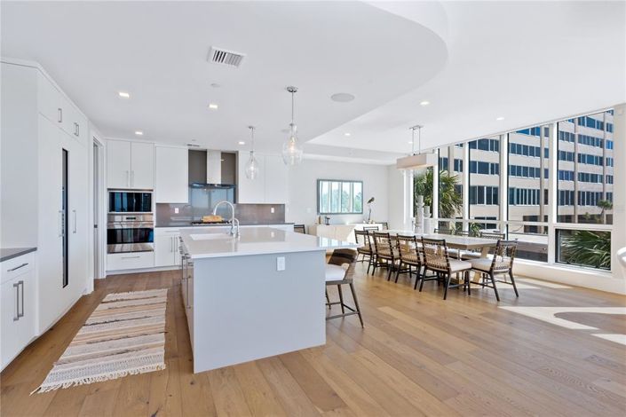 Image No.14-4 Bed Property for sale