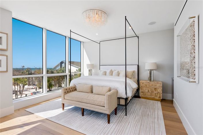 Image No.19-4 Bed Property for sale