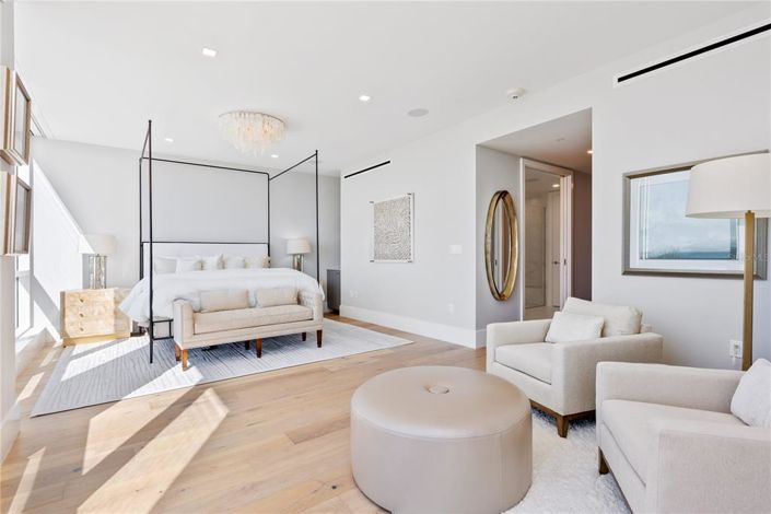 Image No.20-4 Bed Property for sale