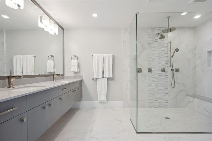 Image No.23-4 Bed Property for sale