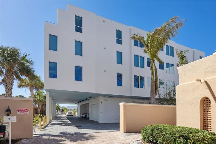 Image No.43-4 Bed Property for sale