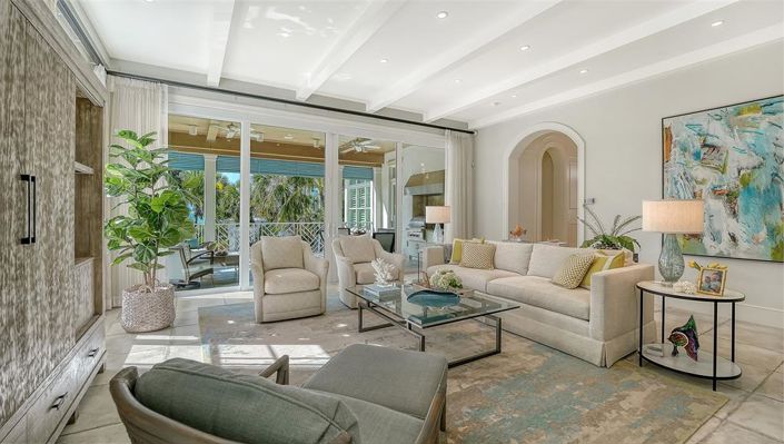 Image No.8-4 Bed Property for sale