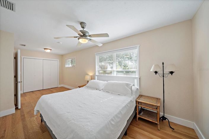 Image No.35-2 Bed Property for sale