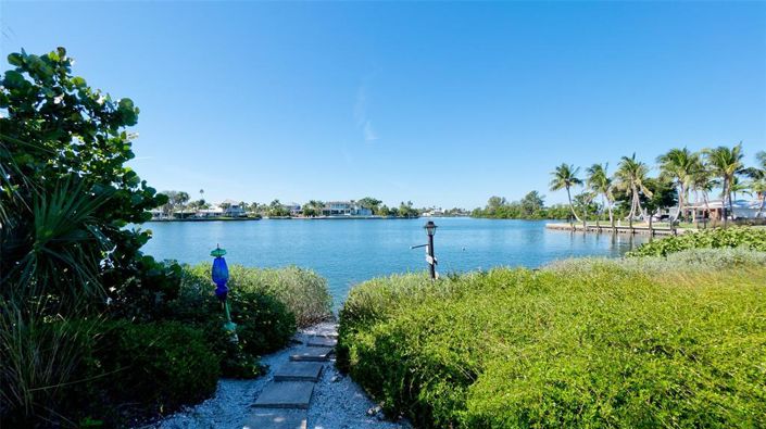 Image No.15-2 Bed Property for sale