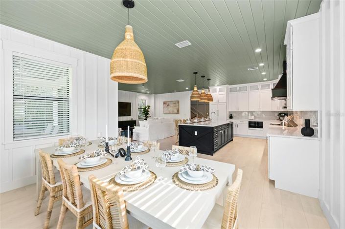 Image No.13-8 Bed Property for sale