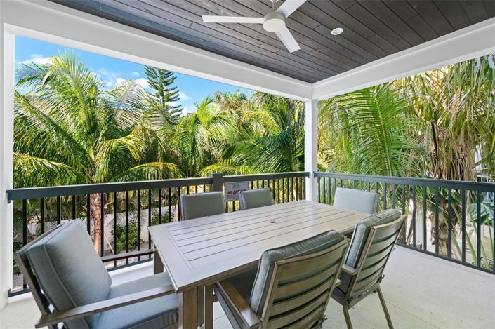 Image No.14-8 Bed Property for sale