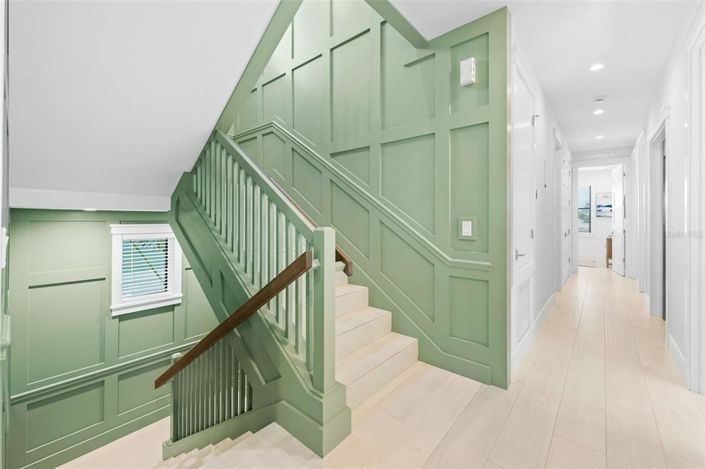 Image No.16-8 Bed Property for sale