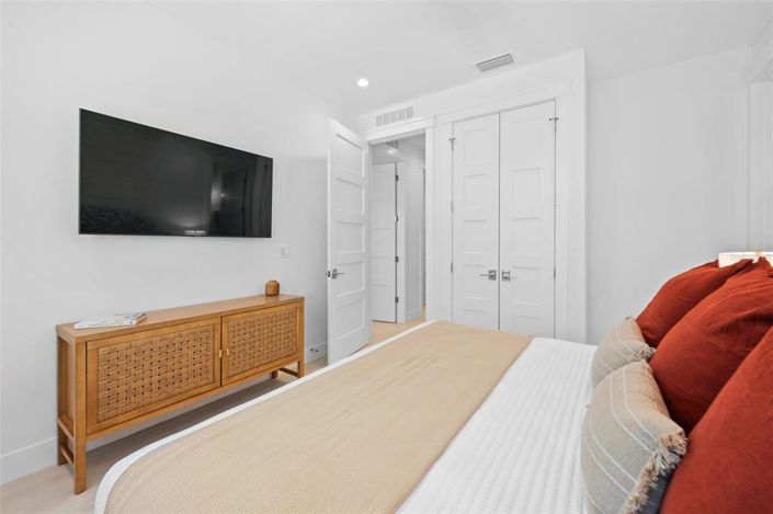 Image No.23-8 Bed Property for sale