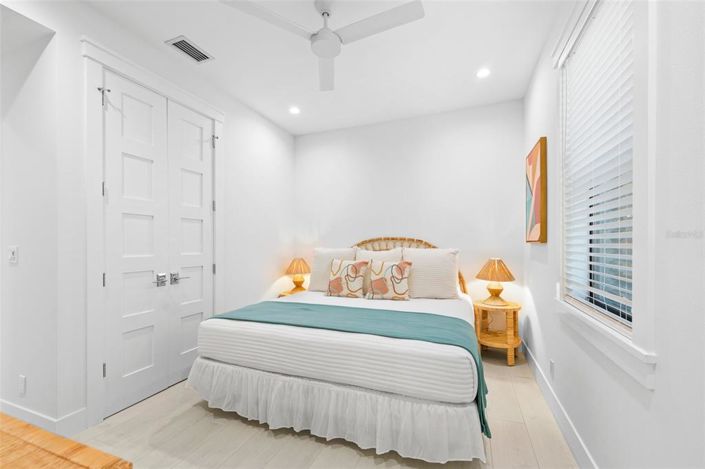 Image No.29-8 Bed Property for sale