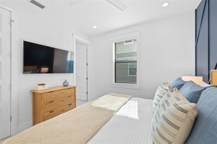 Image No.33-8 Bed Property for sale