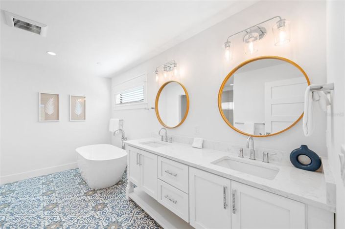 Image No.41-8 Bed Property for sale