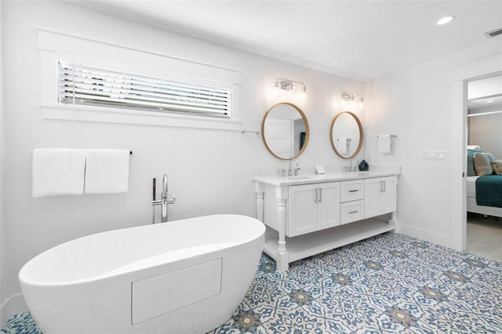 Image No.43-8 Bed Property for sale