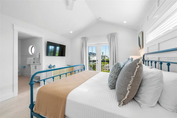 Image No.51-8 Bed Property for sale