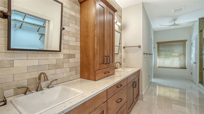 Image No.10-4 Bed Property for sale